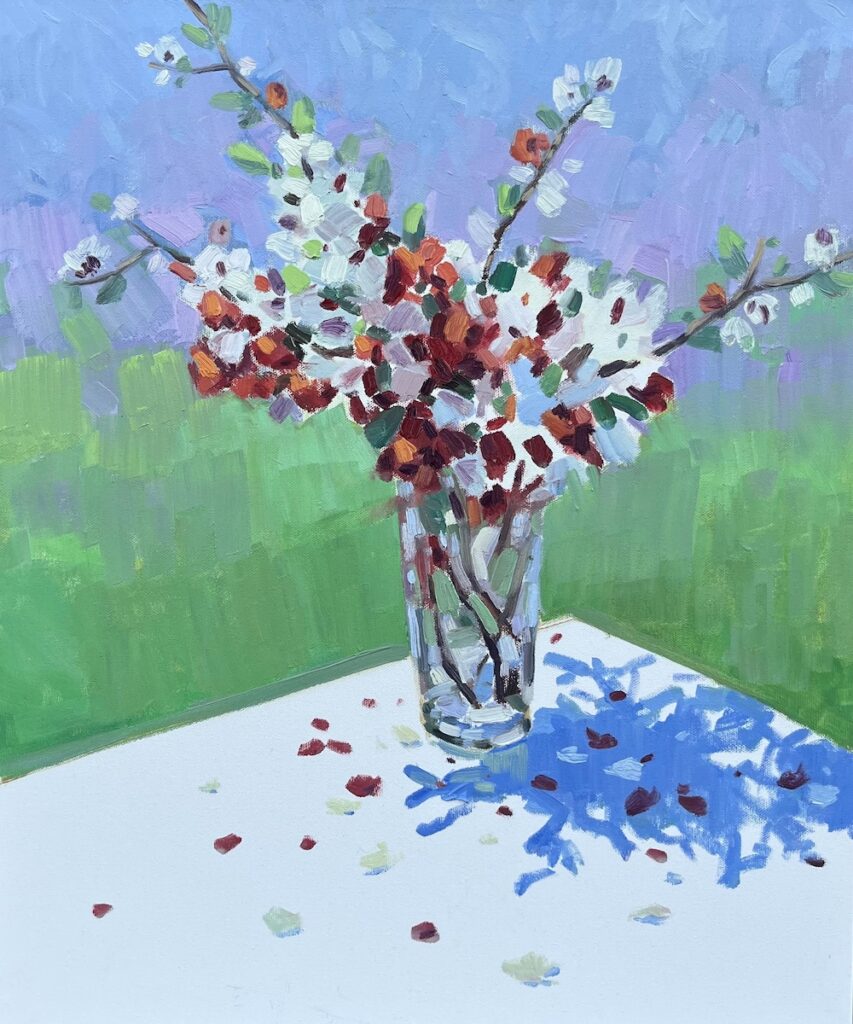 Eine Vase mit Blumen auf dem Tisch von Dmytro Krupei